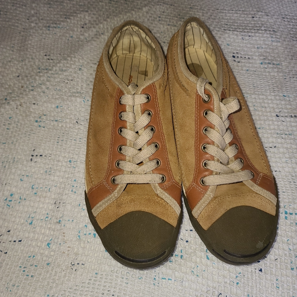 Casual shoes